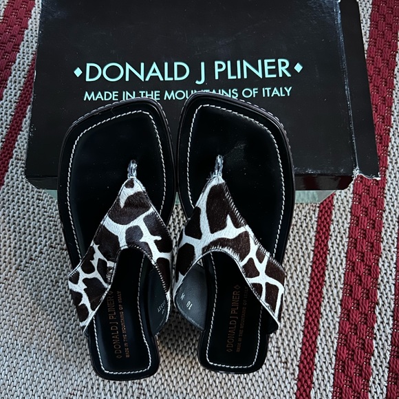 NEW - DONALD J PLINER Wedge Shoes - Picture 6 of 7
